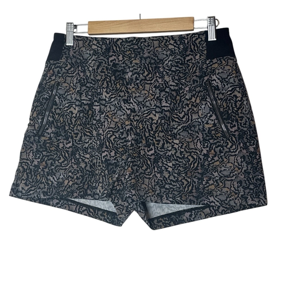 Athleta Shorts Womens Size 10 Casual Elastic Waist Abstract Athleisure Outdoor
